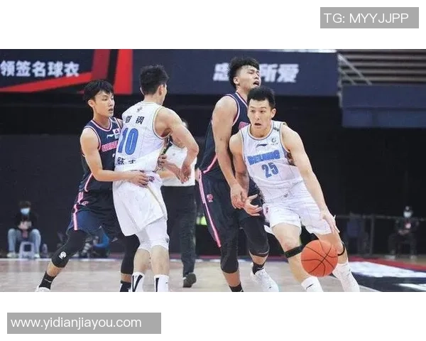 上海篮球队阵地战解析：战术布局与球员配合的深度剖析